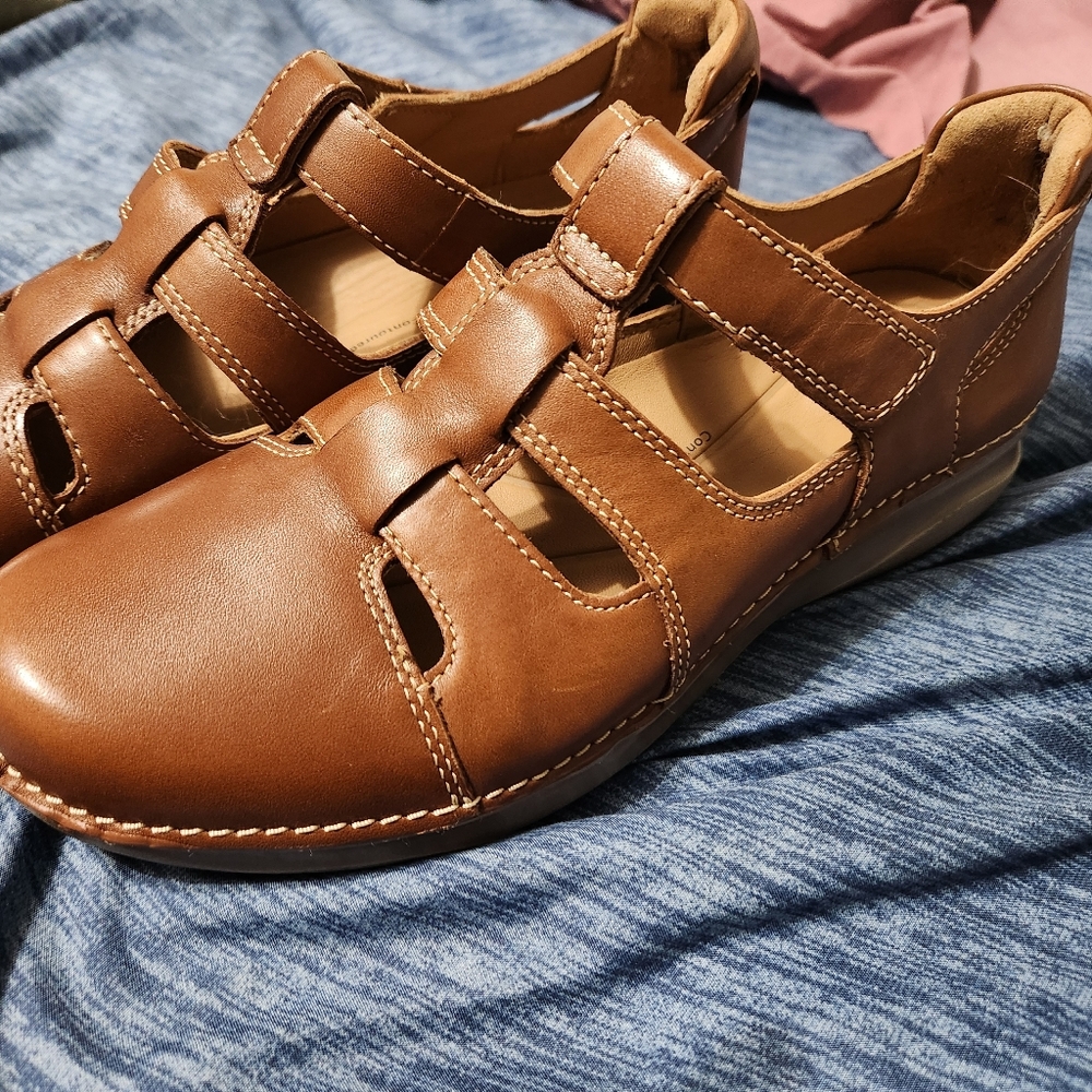 Clarks unstructured Mary Jane style shoes 7.5us